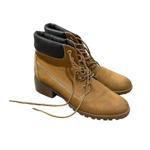 Women's utility boots with heel
